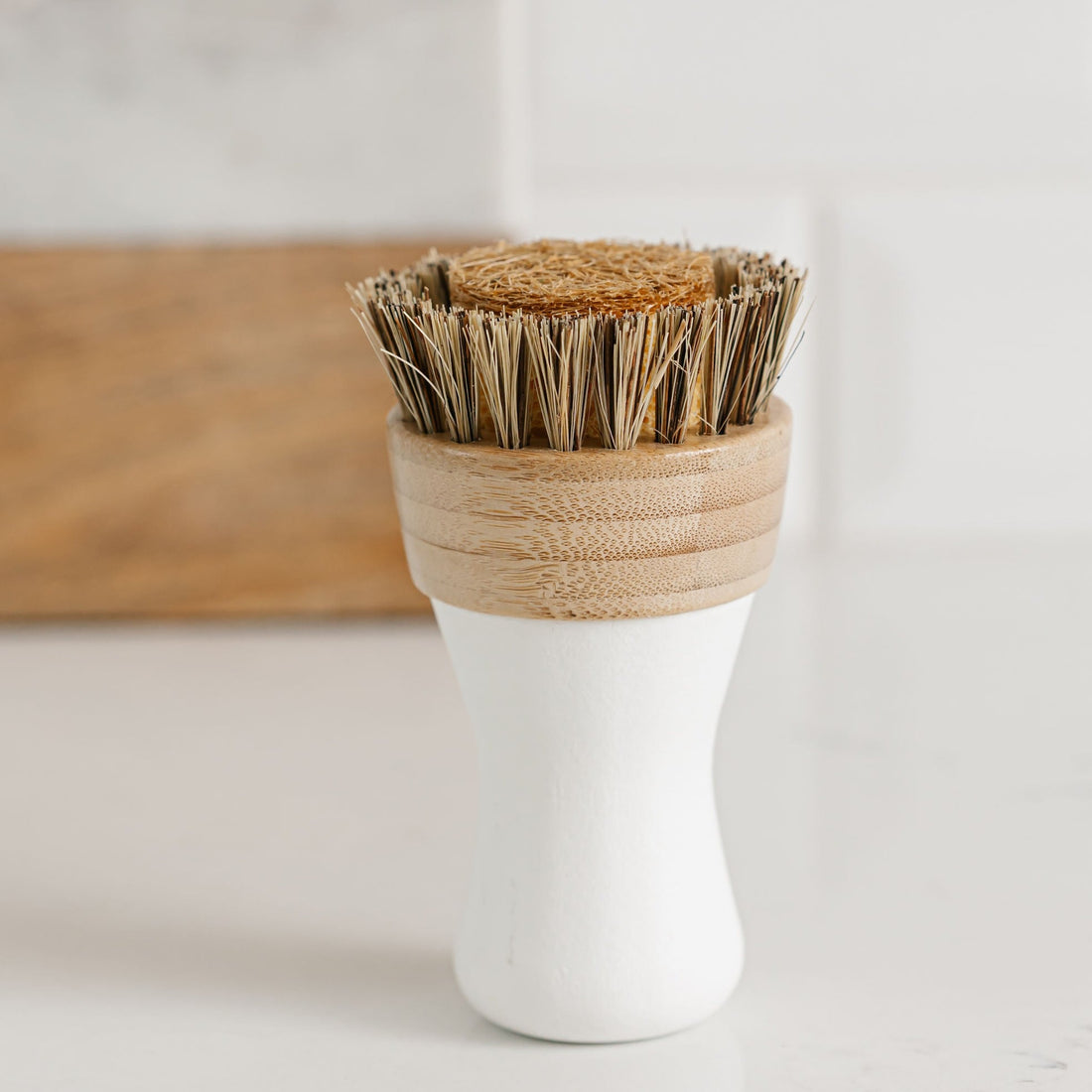 Bamboo dish brush that has a replaceable head. Has a hybrid brush head with a sponge and bristles from natural fibers